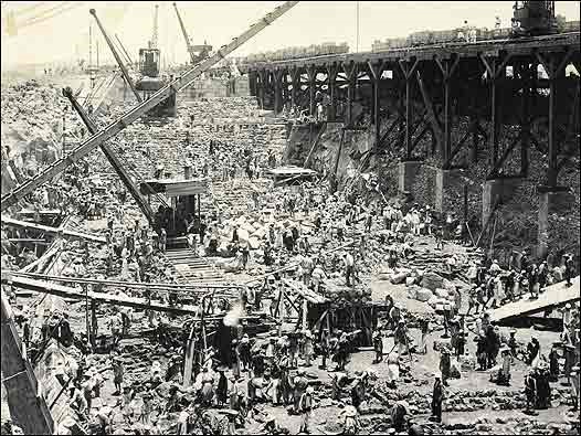Construcción de la presa de Aswan