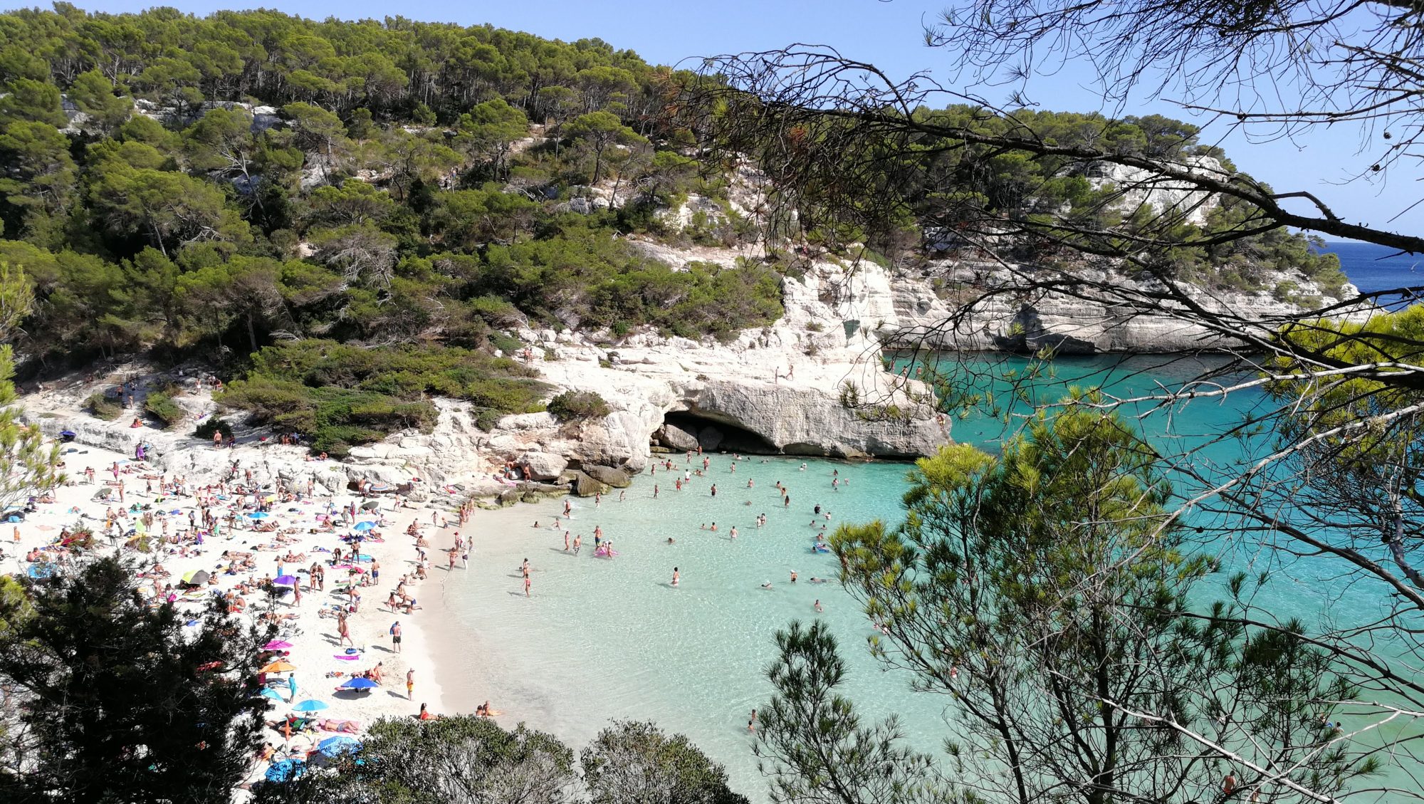 Cala Mitjana Cala Mitjana familias numerosas en menorca